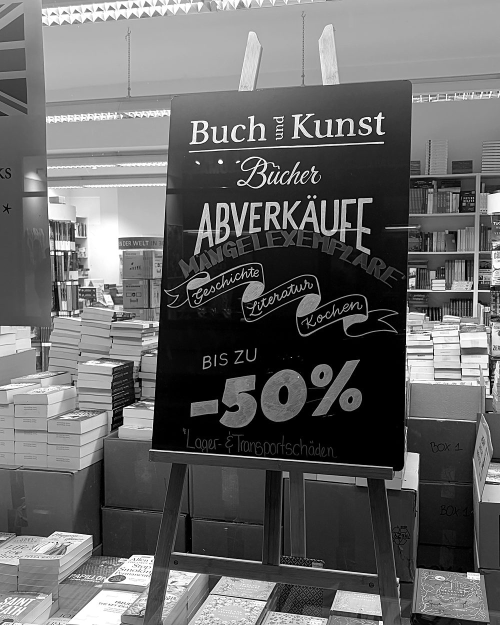 Aufsteller von Buch und Kunst: Bücher-Abverkäufe bis minus 50 Prozent